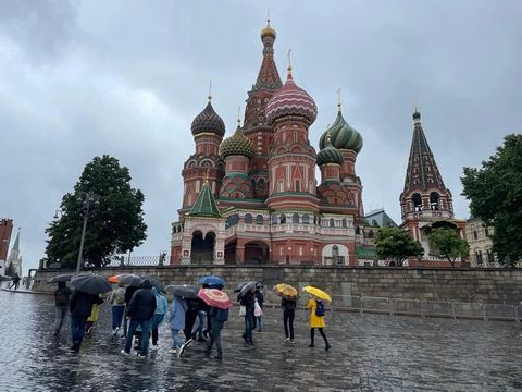 Прогулка по Красной площади в дождь
