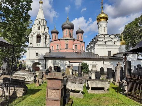 Собор и старый некрополь