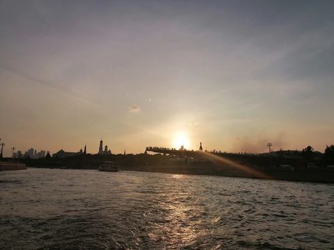 Закат над рекой